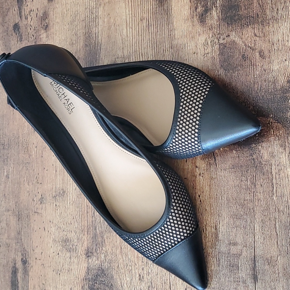 Michael Kors Pointed Toe Black & Tan Flats Size 6